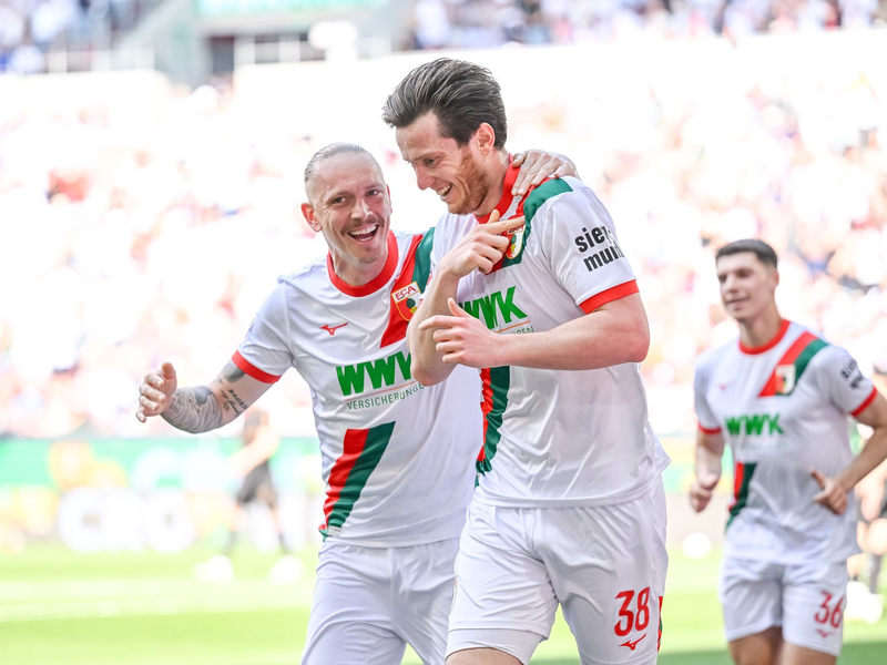 Matchwinner per Doppelpack: Augsburg-StĂŒrmer Michael Gregoritsch (Mitte). - Foto: Harry Langer/dpa
