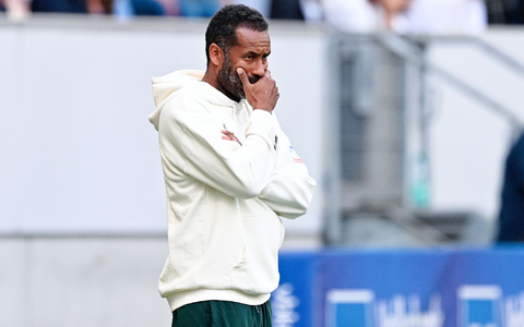 Nachdenkliche frühem Platzverweise für Werder: Trainer Daniel Thioune.    - Foto: Uwe Anspach/dpa