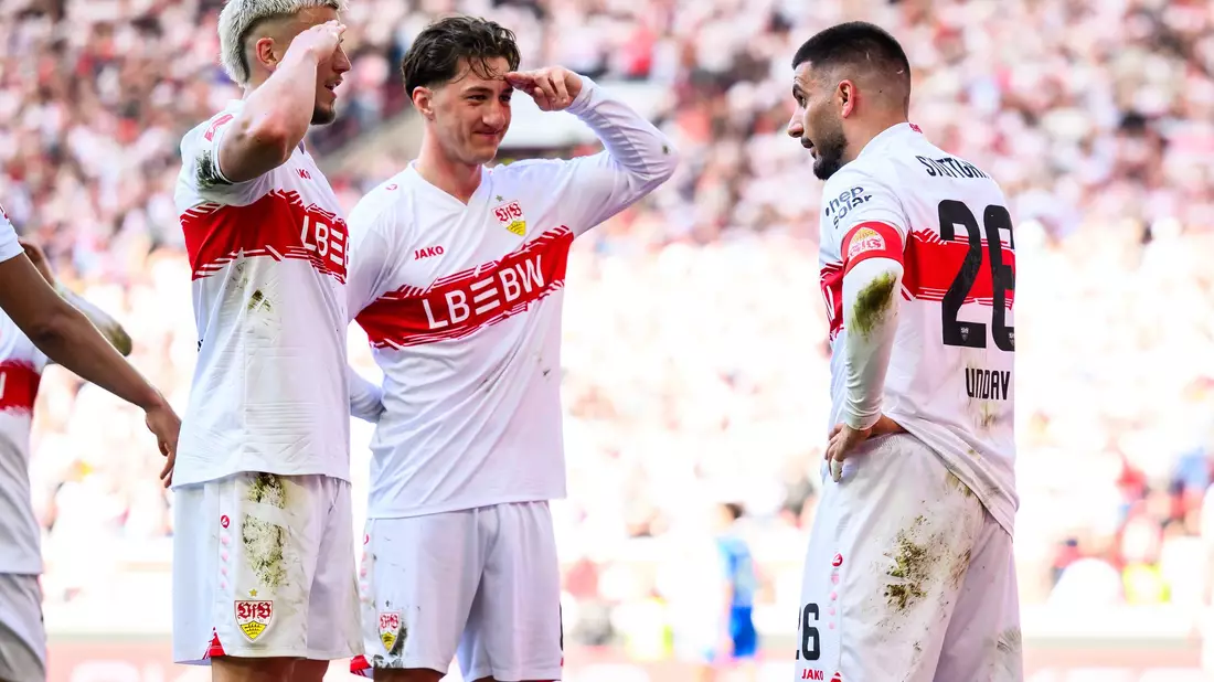 Deniz Undav (r.) und der VfB holten einen wichtigen Sieg gegen Leverkusen. - Bild: Tom Weller/dpa