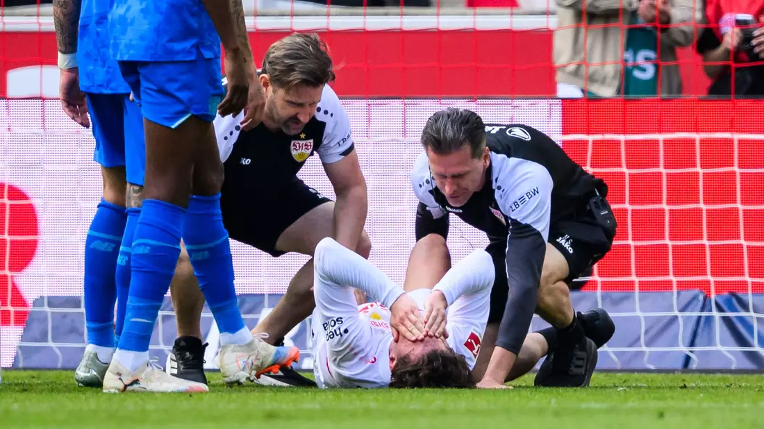 VfB-Stratege Angelo Stiller musste behandelt werden. - Bild: Tom Weller/dpa