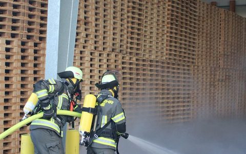 FW-WRN: Übung der Freiwilligen Feuerwehr Werne bei Hölscher Palettenservice - Foto: presseportal.de