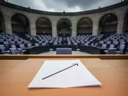 Bundestag streitet über Diätenerhöhung: 12.000-Euro-Marke wackelt - Foto: über boerse-global.de