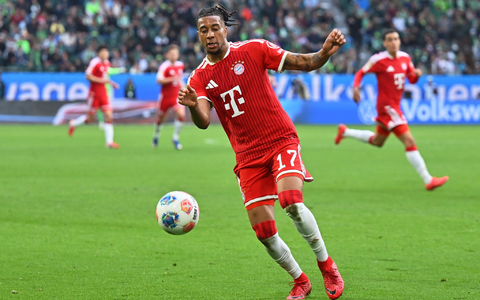 Michael Olise holte einen Strafstoß für die Bayern raus. - Foto: Swen Pförtner/dpa