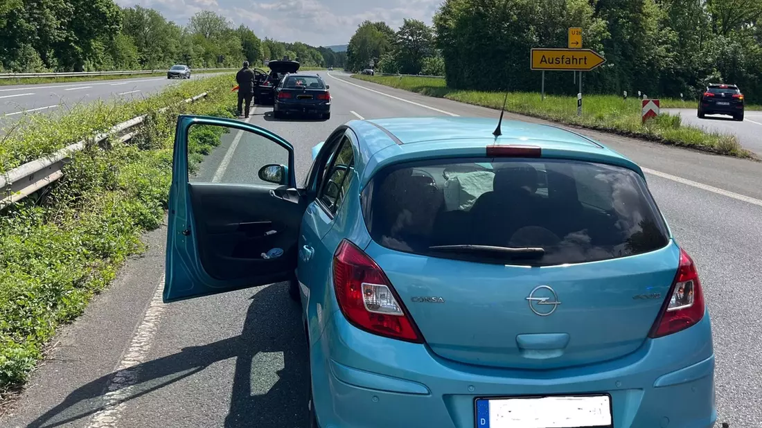 POL-MI: Falschfahrer verursacht Unfall mit schwer verletzter Person - Polizei sucht Zeugen - Bild: presseportal.de