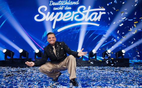 Endlich geschafft: Menowin Fröhlich holt sich nach 16 Jahren die «DSDS»-Krone. - Foto: Rolf Vennenbernd/dpa