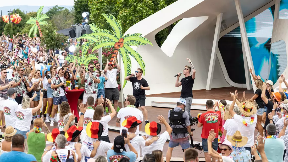 Der «Fernsehgarten» feiert auch gerne Motto-Partys - etwa «Mallorca vs. Oktoberfest». (Archivbild) - Bild: Hannes P. Albert/dpa