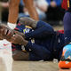Hat in seiner Serie hart zu kämpfen: Dennis Schröder und die Cleveland Cavaliers verkürzen gegen Detroit. - Foto: Sue Ogrocki/AP/dpa