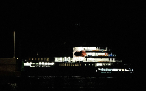 Das Kreuzfahrtschiff «MV Hondius» ist in Teneriffa eingetroffen. - Foto: Ramon Van Flymen/ANP/dpa