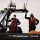 Die Polizeieinheit Guardia Civil begleitete das Schiff bei der Hafeneinfahrt. - Foto: Manu Fernandez/AP/dpa