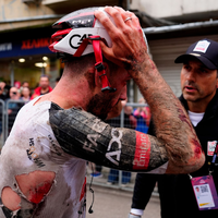 Mitfavorit Adam Yates stürzte beim Giro d'Italia schwer. - Foto: Fabio Ferrari/LaPresse/AP/dpa