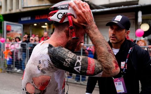 Mitfavorit Adam Yates stürzte beim Giro d'Italia schwer. - Foto: Fabio Ferrari/LaPresse/AP/dpa