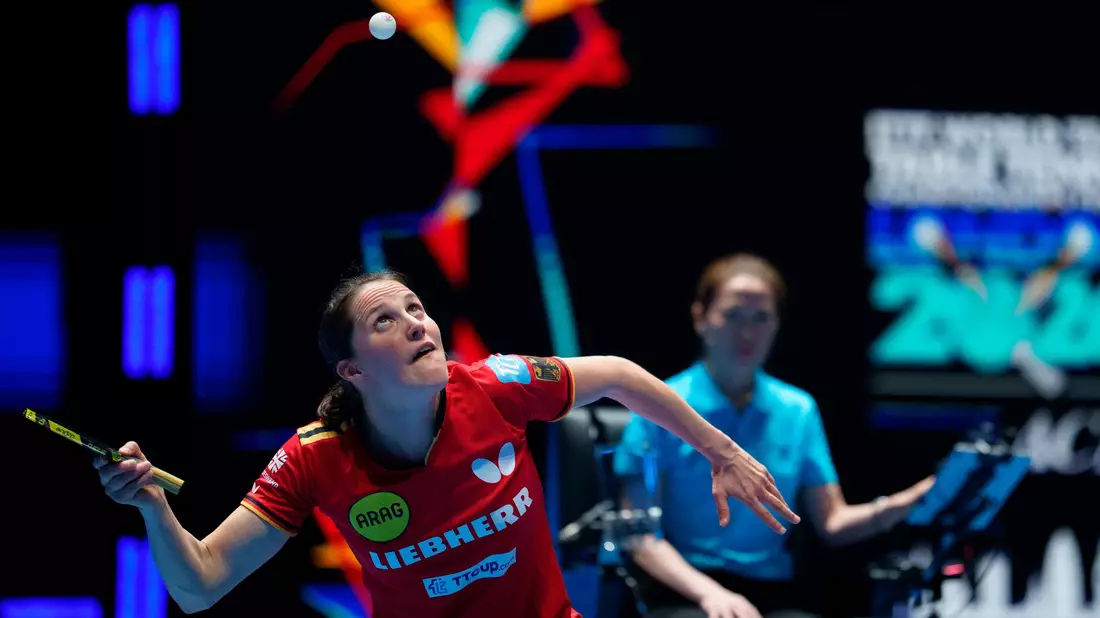 Sabine Winter verliert im WM-Halbfinale gegen die Japanerin Hina Hayata. - Bild: Jon Super/AP/dpa