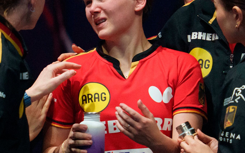 Große Enttäuschung: Nina Mittelham und ihr Team nach der Halbfinal-Niederlage bei der Tischtennis-WM. - Foto: Jon Super/AP/dpa