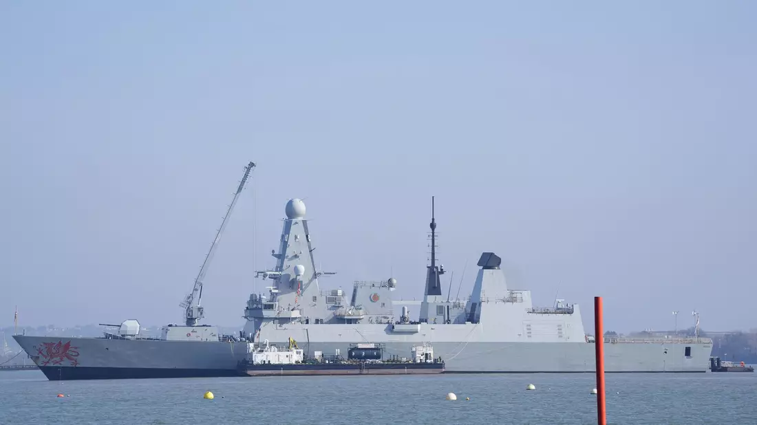 Großbritannien bringt seinen Zerstörer HMS Dragon für einen etwaigen Schutzeinsatz in der Straße von Hormus in Stellung - Bild: Andrew Matthews/PA Wire/dpa