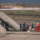 Erste Kreuzfahrtpassagiere wurden ausgeflogen. - Foto: Arturo Rodriguez/AP/dpa