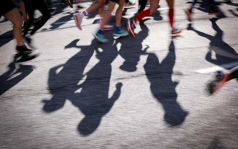 Beim Halbmarathon im niederländischen Leiden ist eine 15-Jährige zusammengebrochen und gestorben. (Symbolbild) - Foto: Christian Charisius/dpa
