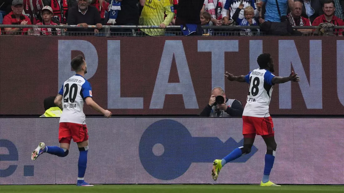 Endlich getroffen: HSV-Spieler Bakery Jatta bejubelt sein erstes Bundesliga-Tor.  - Bild: Marcus Brandt/dpa