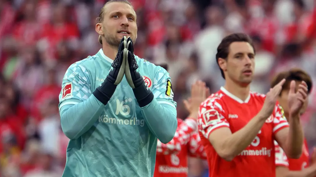 Feierte sein Comeback nach langer Verletzungspause: Mainz-Torwart Robin Zentner. - Bild: Torsten Silz/dpa