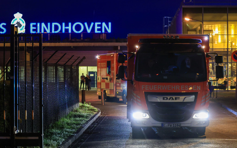 Von Eindhoven aus werden vier deutsche Passagiere der «Hondius» nach Frankfurt gebracht. - Foto: Christoph Reichwein/dpa