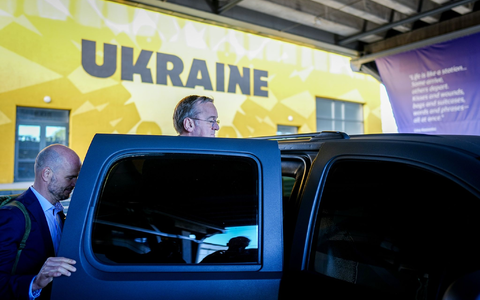 Pistorius strebt den Bau neuer Hightech-Waffen mit der Ukraine an.  - Foto: Kay Nietfeld/dpa
