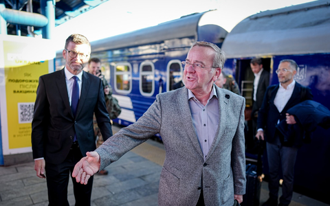 Der Verteidigungsminister will die Zusammenarbeit beider Staaten weiter ausbauen.  - Foto: Kay Nietfeld/dpa