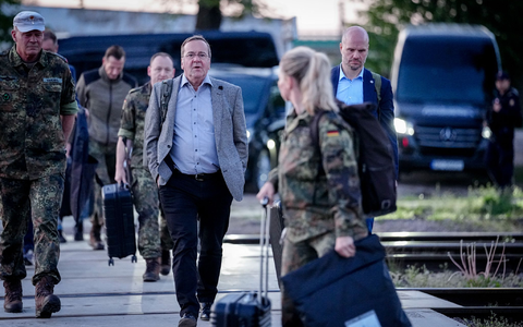 Vor allem die ukrainischen Drohnen treffen ihre Ziele in immer kürzeren Abständen auch weit hinter der Front. - Foto: Kay Nietfeld/dpa