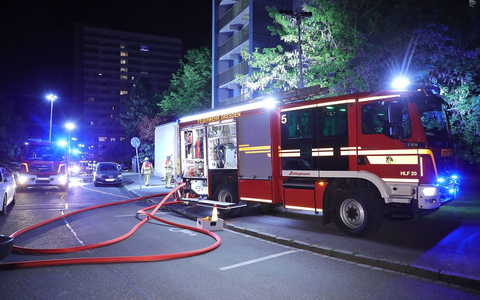 FW Dresden: PKW brennt in Tiefgarage & Wohnungsbrand in einem Wohnhochhaus - Foto: presseportal.de