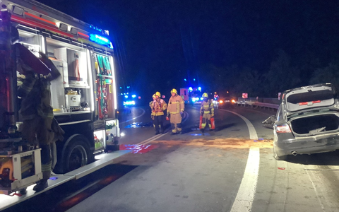 FW Paderborn: Verkehrsunfall von der B64 zur B1 Richtung Salzkotten vier Verletzte nach Alleinunfall - Foto: presseportal.de