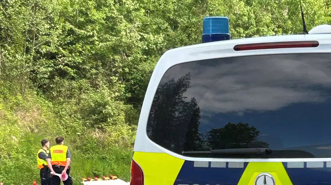 HZA-RO: Bundesweite Schwerpunktprüfung in der Kurier-, Express- und Paketbranche / zahlreiche Zöllnerinnen und Zöllner des Hauptzollamts Rosenheim im Einsatz - Bild: presseportal.de