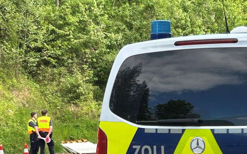 HZA-RO: Bundesweite Schwerpunktprüfung in der Kurier-, Express- und Paketbranche / zahlreiche Zöllnerinnen und Zöllner des Hauptzollamts Rosenheim im Einsatz - Foto: presseportal.de