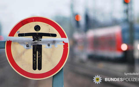 Bundespolizeidirektion München: Gefährliche Ereignisse im Bahnverkehr // Mehrere Personen im Gleis - Foto: presseportal.de