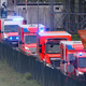 Rettungswagen aus Deutschland holten die deutschen Passagiere am Flughafen Eindhoven ab.  - Foto: Christoph Reichwein/dpa