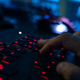 Jeder neunte Internetnutzer in Deutschland (11 Prozent) wurde im vergangenen Jahr Opfer von Cyberkriminalität. (Symbolbild) - Foto: Nicolas Armer/dpa