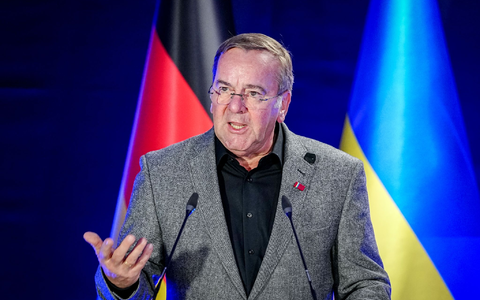 Pistorius äußerte sich skeptisch zu Äußerungen des russischen Präsidenten Wladimir Putin, der Krieg gegen die Ukraine neige sich einem Ende zu. - Foto: Kay Nietfeld/dpa