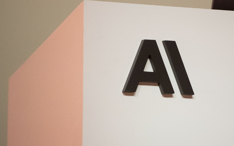 Das Bundesfinanzministerium sieht durch neuartige Modelle der Künstlichen Intelligenz (KI) wie Claude Mythos von Anthropic erhebliche Risiken. (Archivbild) - Foto: Andrej Sokolow/dpa