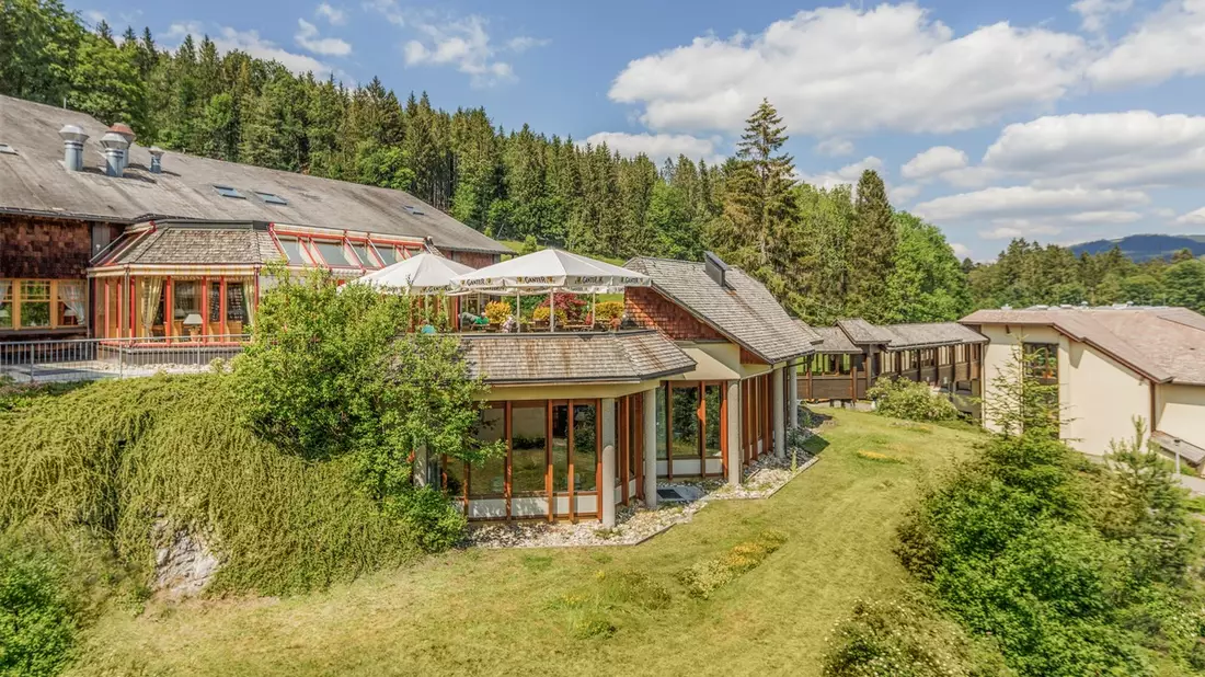 FWV BW: 70 Jahre Feuerwehrhotel Sank Florian am Titisee Ein Ort der Erholung für Feuerwehrleute und ihre Familien - Bild: presseportal.de