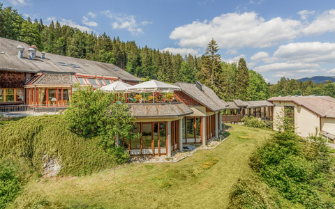 FWV BW: 70 Jahre Feuerwehrhotel Sank Florian am Titisee Ein Ort der Erholung für Feuerwehrleute und ihre Familien - Foto: presseportal.de
