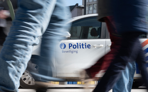 In Antwerpen wurde ein sechsjähriger Junge beim Überqueren eines Zebrastreifens von einem Polizeiwagen erfasst. (Archivbild) - Foto: Anna Ross/dpa