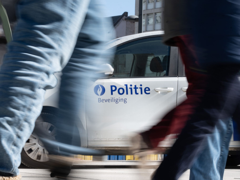 In Antwerpen wurde ein sechsjähriger Junge beim Überqueren eines Zebrastreifens von einem Polizeiwagen erfasst. (Archivbild) - Foto: Anna Ross/dpa