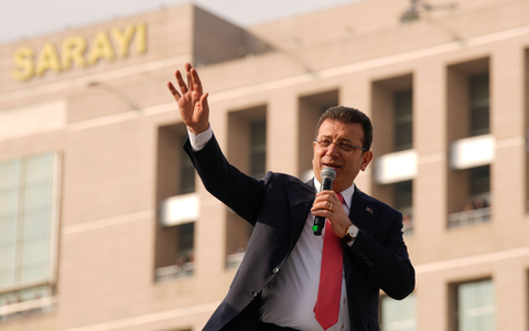 Der ehemalige Bürgermeister Ekrem Imamo?lu steht in zwei Prozessen gleichzeitig vor Gericht. (Archivbild) - Foto: Emrah Gurel/AP/dpa