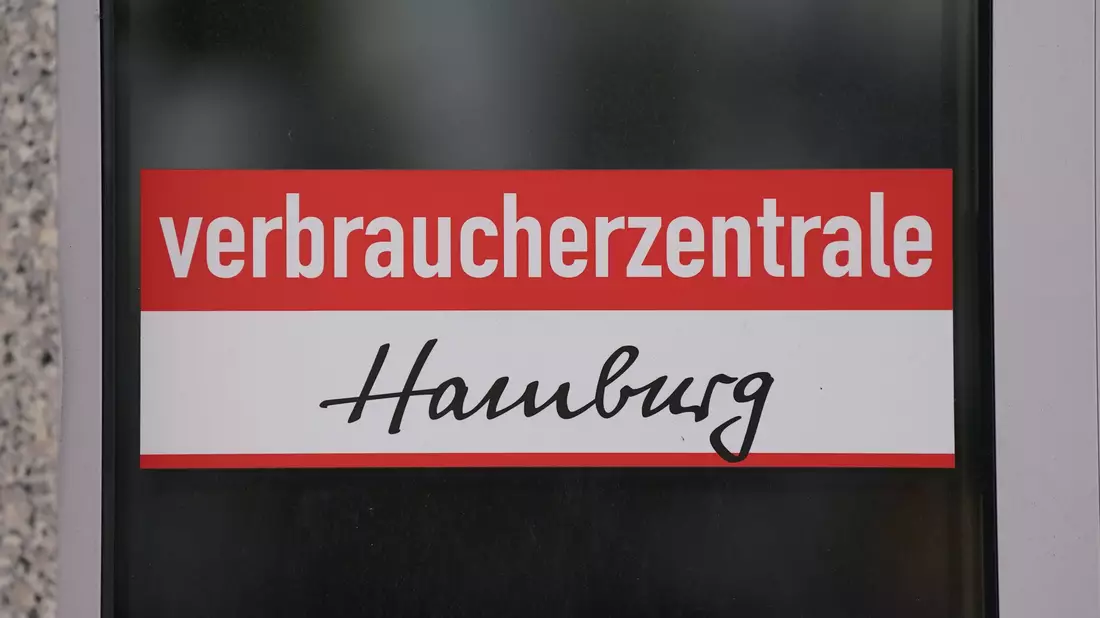 Die Verbraucherschützer sehen Hinweise für eine versteckte Preiserhöhung bei Ritter Sport. (Archivbild) - Bild: Marcus Brandt/dpa