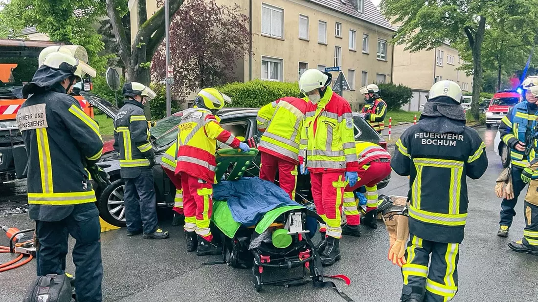 FW-BO: Verkehrsunfall mit eingeklemmter Person - Bild: presseportal.de