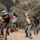Rechtsgerichtete israelische Siedler greifen regelmäßig im Westjordanland Palästinenser an. (Archivbild) - Foto: Ilia Yefimovich/dpa