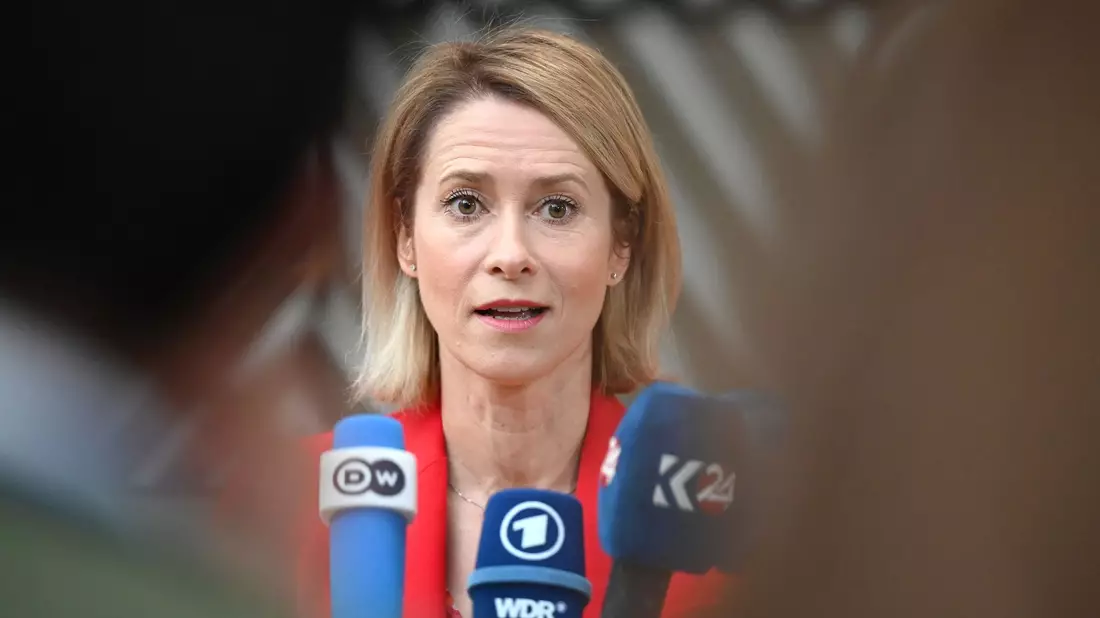 Will mit der EU-Kommission nun auch Handelssanktionen vorbereiten: EU-Chefdiplomatin Kaja Kallas. - Bild: Elisa Schu/dpa