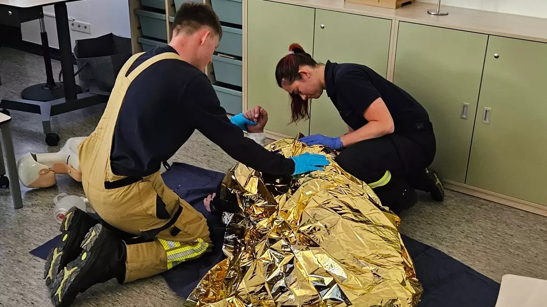 FW Alpen: Großer Prüfungstag der Grundlehrgänge der Feuerwehren Xanten, Sonsbeck und Alpen - Bild: presseportal.de