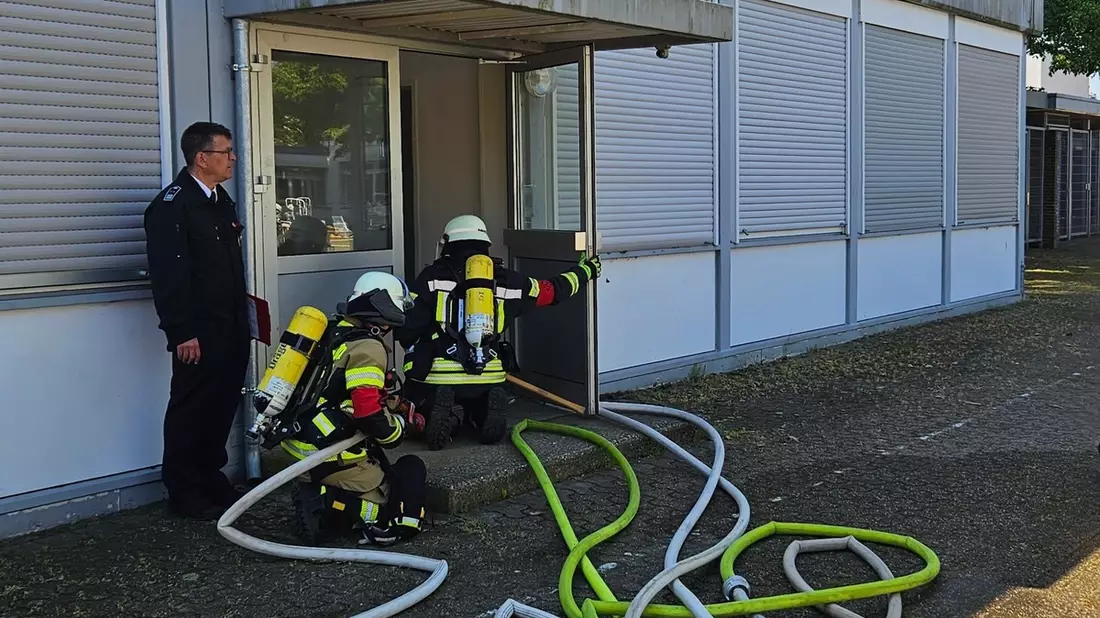FW Sonsbeck: Großer Prüfungstag der Grundlehrgänge der Feuerwehren Xanten, Sonsbeck und Alpen - Bild: presseportal.de