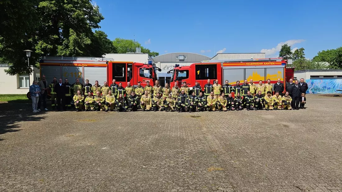 FW Xanten: Großer Prüfungstag der Grundlehrgänge der Feuerwehren Xanten, Sonsbeck und Alpen - Bild: presseportal.de