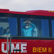 Die Passagiere wurden auf Teneriffa per Bus zum Flughafen gebracht. - Foto: Europa Press Canarias/EUROPA PRESS/dpa