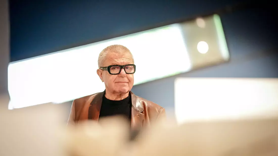 Libeskind: Menschen müssen die Demokratie verteidigen. - Bild: Kay Nietfeld/dpa