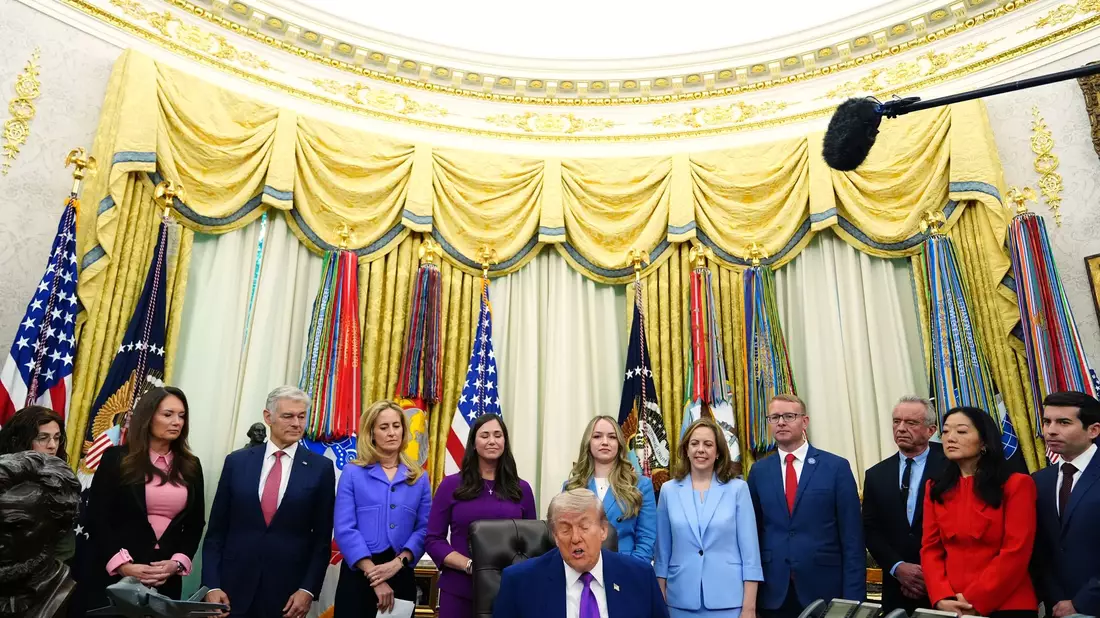 Die Waffenruhe hängt laut Trump am seidenen Faden. - Bild: Jacquelyn Martin/AP/dpa